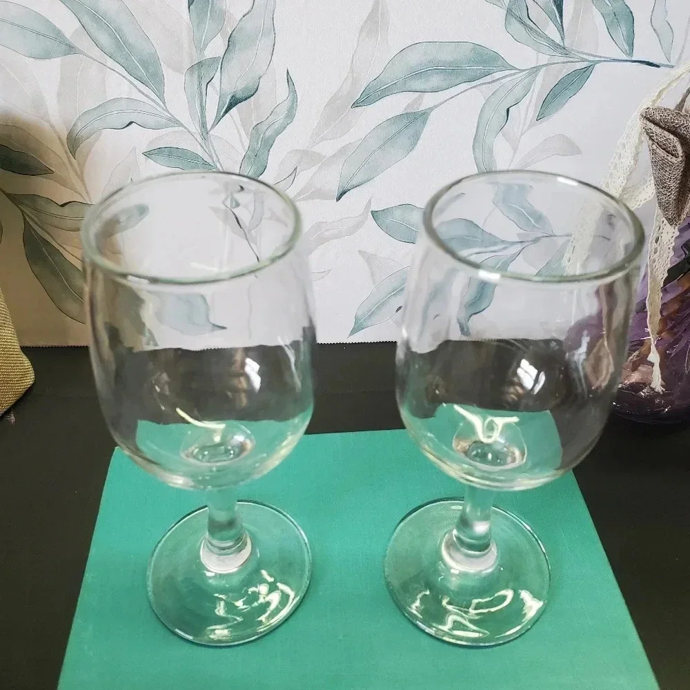 Small Wine Glass 2pc Set - Picture 3 of 5
